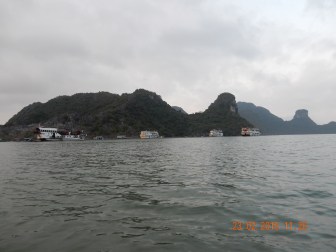 kayaking-halongbay (1)