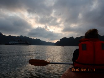 kayaking-halongbay (2)